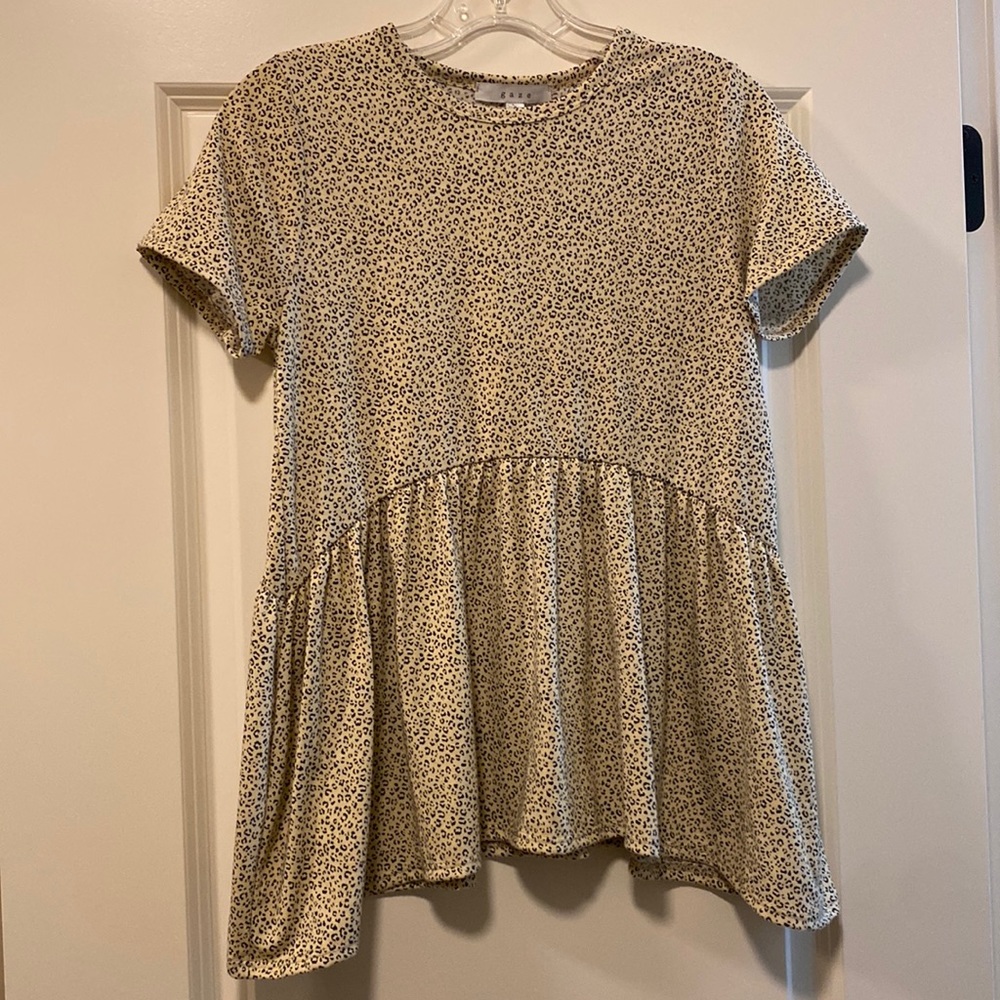 Women’s small animal print short sleeve top